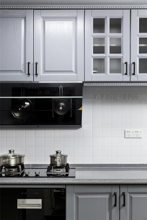 美式風(fēng)格三居室裝修櫥柜設(shè)計 櫥柜美式三居室 田園別墅裝修櫥柜圖片